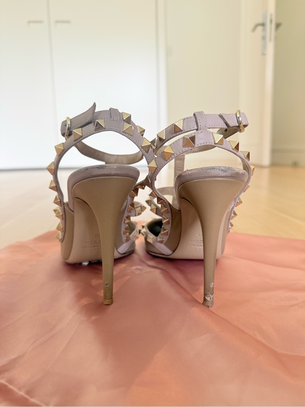 Valentino Garavani Rockstud Pumps – Size 38.5 - Picture 2 of 3